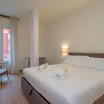 Spacious 2bdr With Balcony Arco-sempione Area, By Rentopolis شقة ميلان