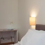 Spacious 2bdr With Balcony Arco-sempione Area, By Rentopolis شقة ميلان