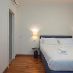 Spacious 2bdr With Balcony Arco-sempione Area, By Rentopolis شقة ميلان