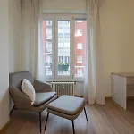 Spacious 2bdr With Balcony Arco-sempione Area, By Rentopolis شقة ميلان