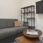Spacious 2bdr With Balcony Arco-sempione Area, By Rentopolis شقة ميلان