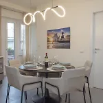 Spacious 2bdr With Balcony Arco-sempione Area, By Rentopolis شقة ميلان