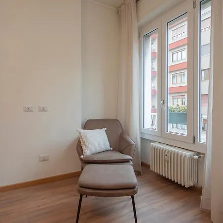 Spacious 2bdr With Balcony Arco-sempione Area, By Rentopolis Milán
