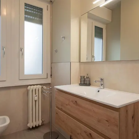 Spacious 2bdr With Balcony Arco-sempione Area, By Rentopolis Apartmán *