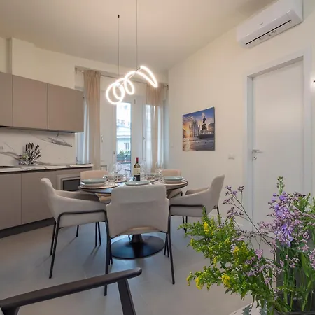 Spacious 2bdr With Balcony Arco-sempione Area, By Rentopolis * Milán