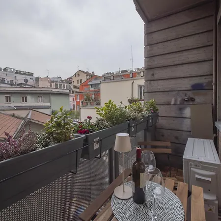 Spacious 2bdr With Balcony Arco-sempione Area, By Rentopolis Milán