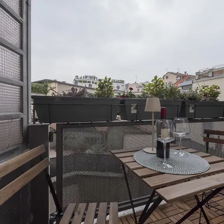 Spacious 2bdr With Balcony Arco-sempione Area, By Rentopolis * Milán