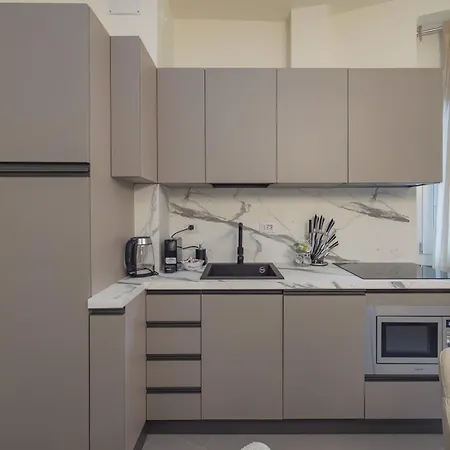 Spacious 2bdr With Balcony Arco-sempione Area, By Rentopolis Apartmán *