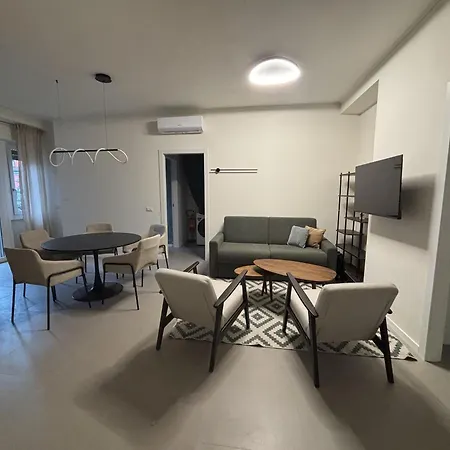 شقة Spacious 2bdr With Balcony Arco-sempione Area, By Rentopolis *