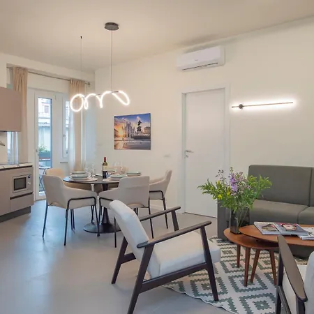 Spacious 2bdr With Balcony Arco-sempione Area, By Rentopolis ミラノ
