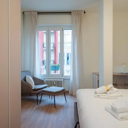 Spacious 2bdr With Balcony Arco-sempione Area, By Rentopolis ミラノ