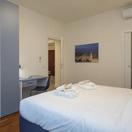 Spacious 2bdr With Balcony Arco-sempione Area, By Rentopolis ミラノ