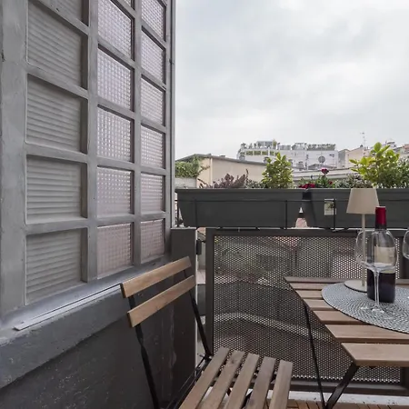 Spacious 2bdr With Balcony Arco-sempione Area, By Rentopolis ミラノ